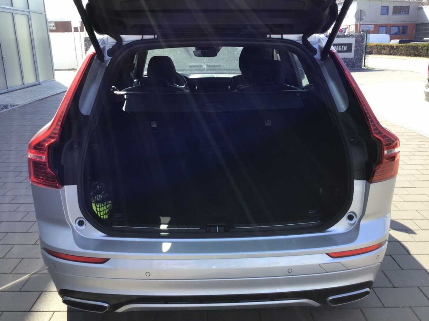 Volvo  T5 R-Design AWD Keyless AHK Navi 360°Cam