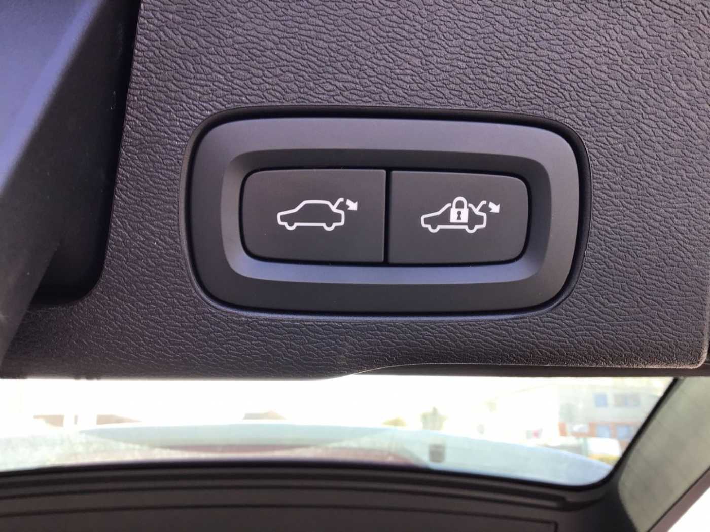 Volvo  T5 R-Design AWD Keyless AHK Navi 360°Cam
