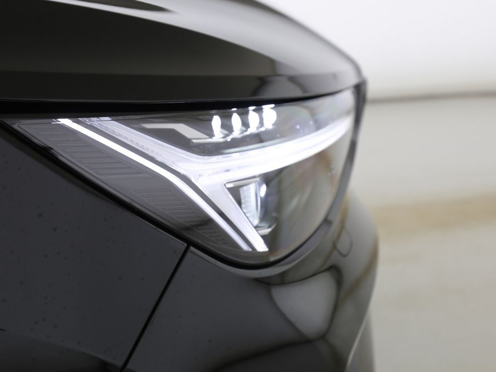 Volvo  B4 (Benzin) Ultra Dark PanoDach Keyless Cam