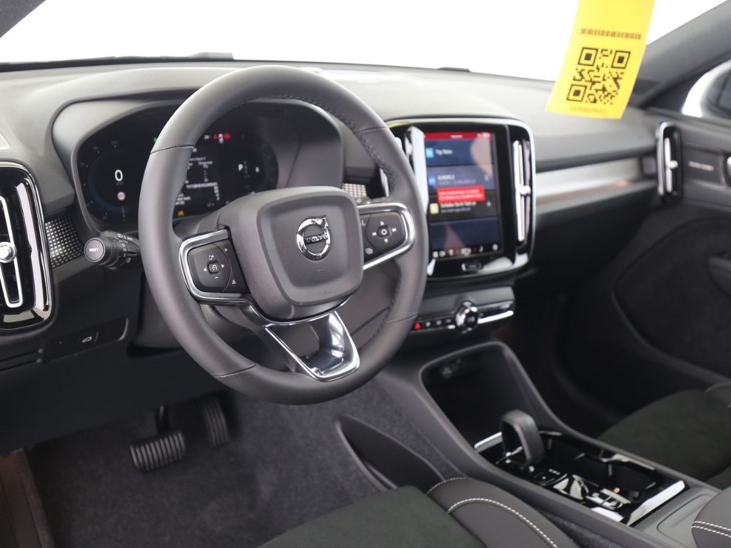 Volvo  B4 (Benzin) Ultra Dark PanoDach Keyless Cam