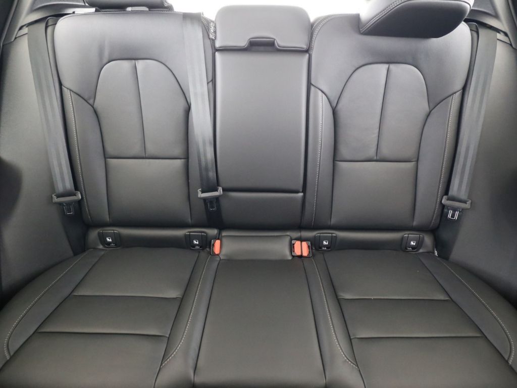 Volvo  B3 (Benzin) Plus Dark PanoDach Leder Cam