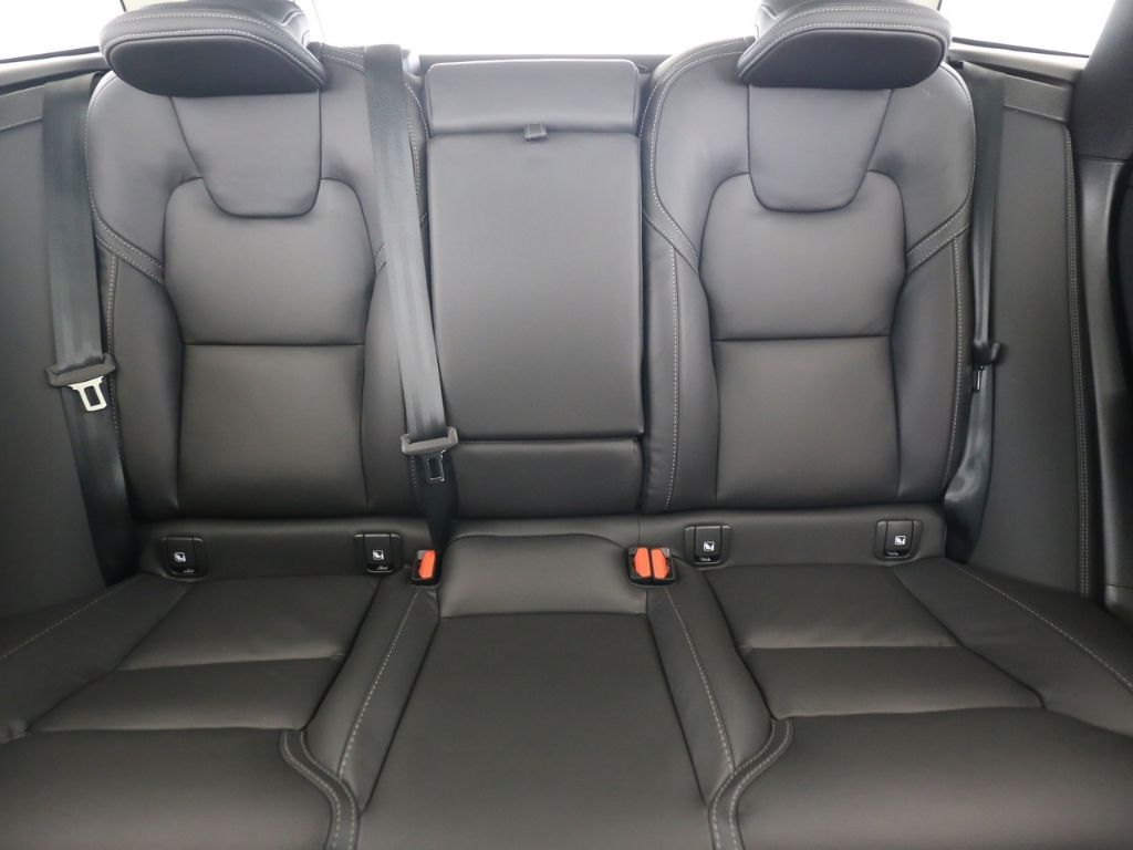 Volvo  B5 (Benzin) Ultimate Dark AWD Stdhzg. Cam