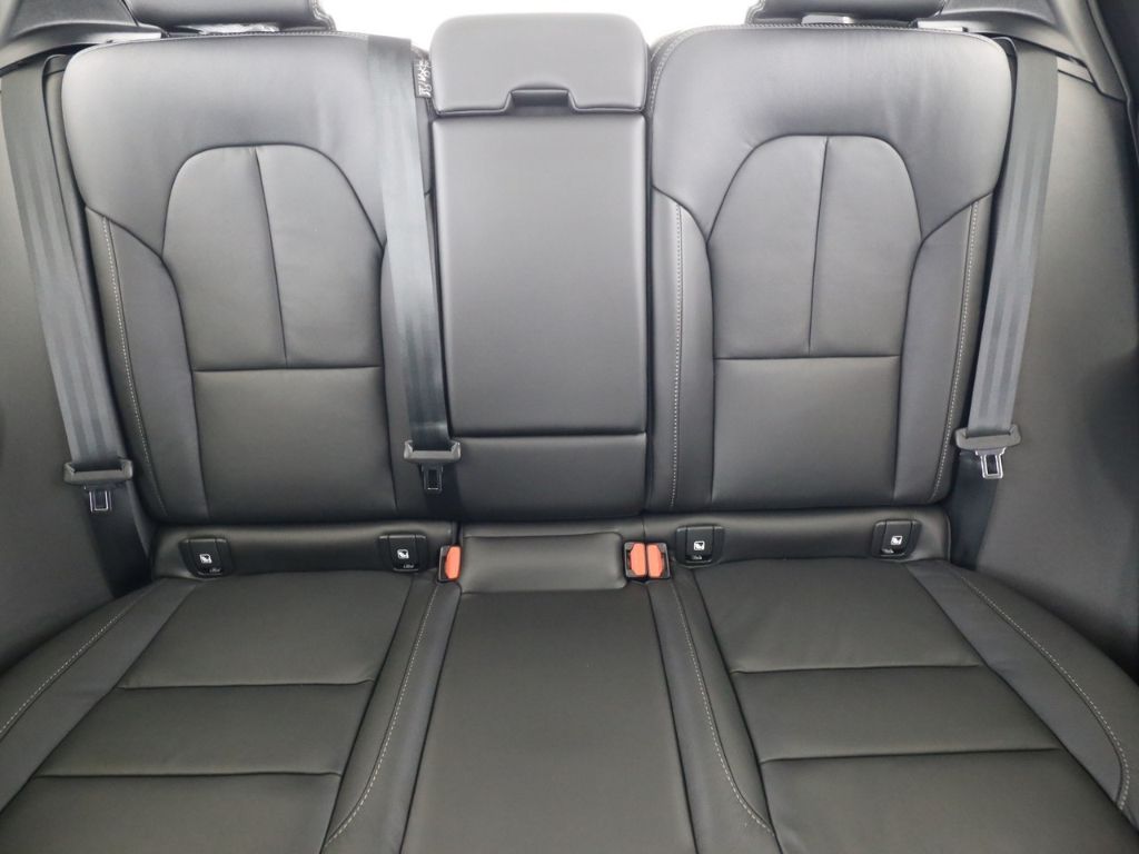 Volvo  B4 (Benzin) Ultra Dark PanoDach Cam Leder