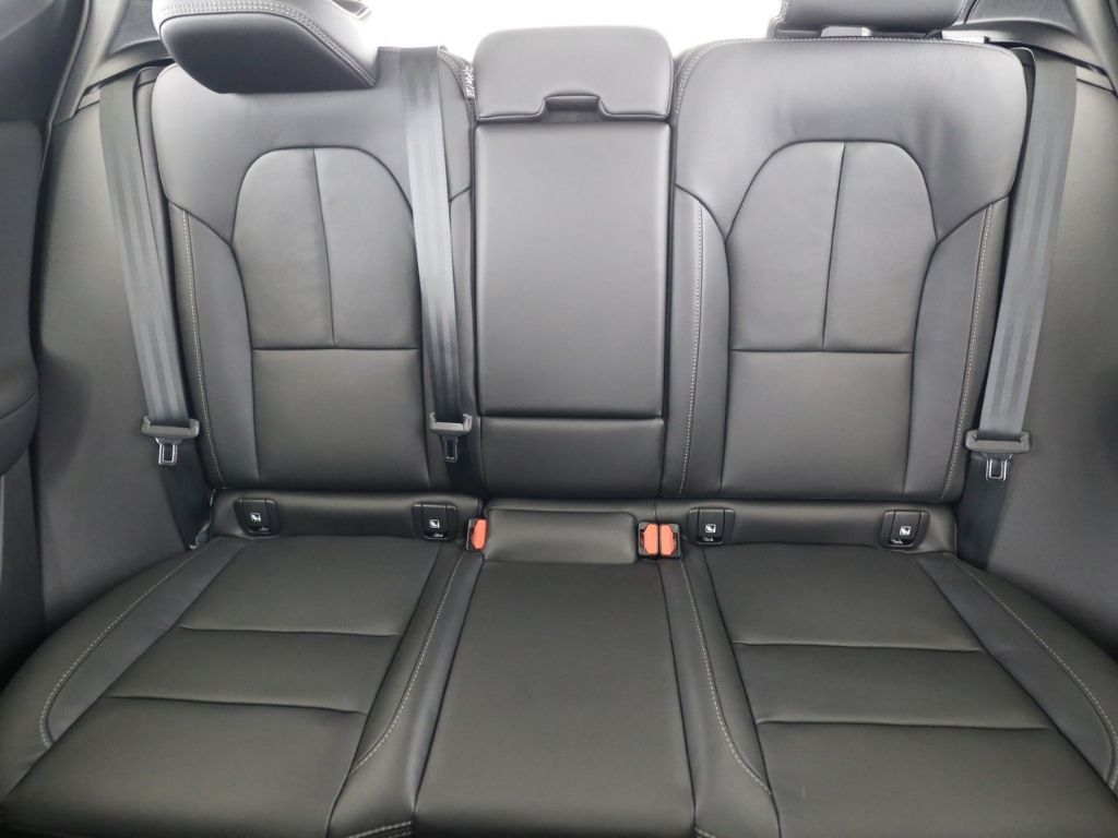 Volvo  B3 (Benzin) Plus Dark PanoDach Cam Leder