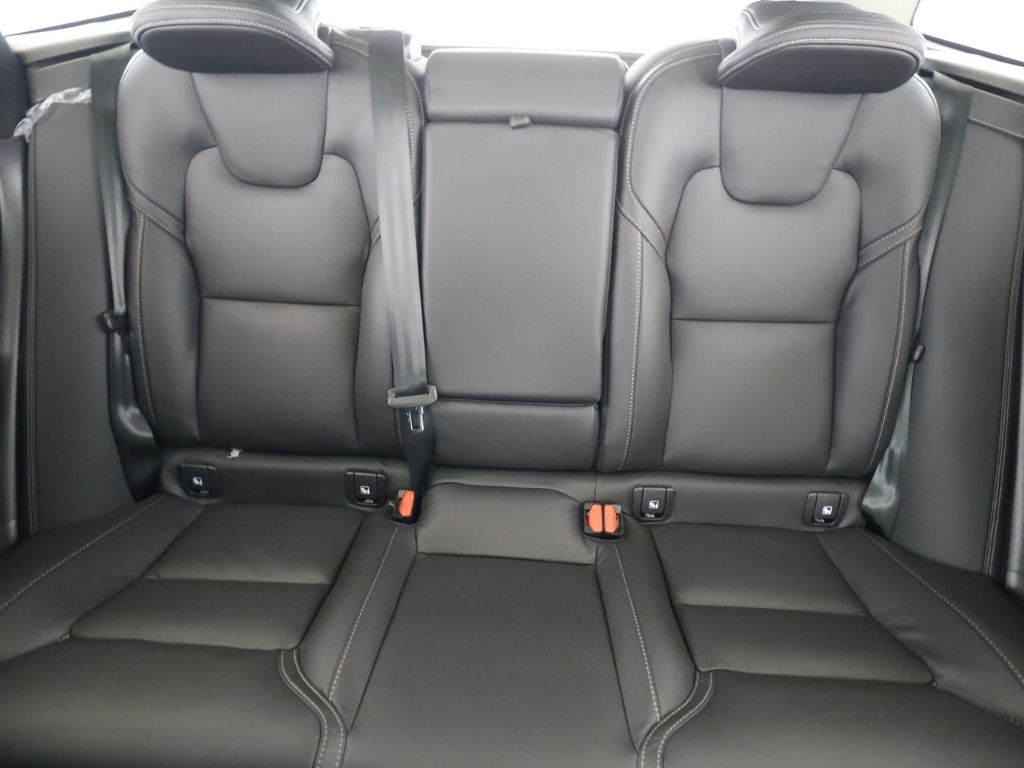 Volvo  B5 (Benzin) Ultra Dark AWD PanoDach Leder