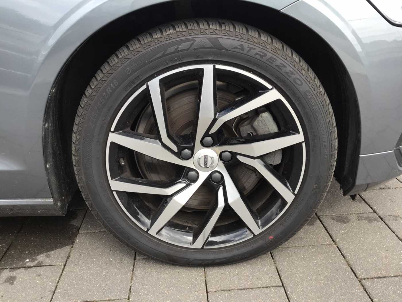 Volvo  T6 Momentum Pro AWD Cam Navi Leder