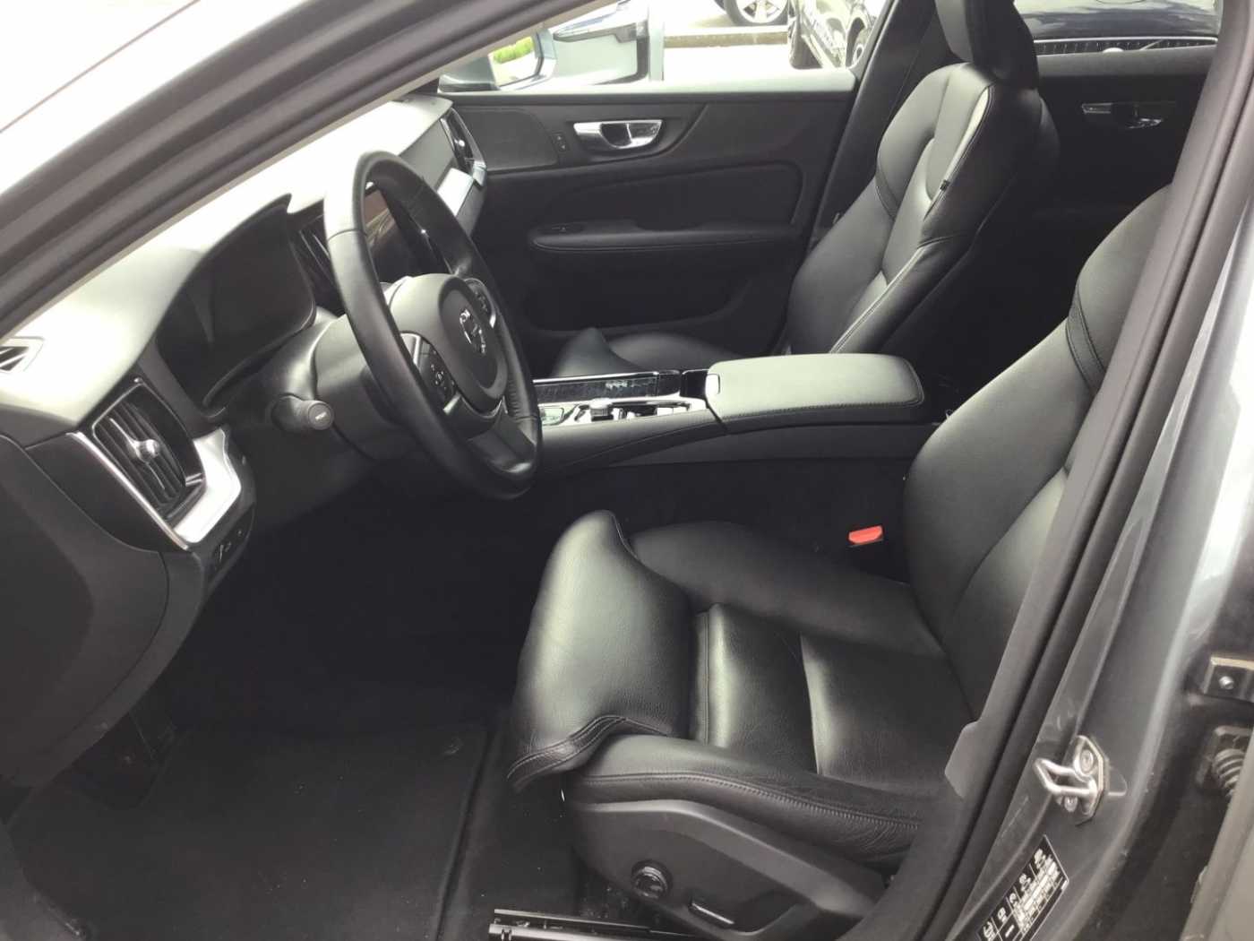 Volvo  T6 Momentum Pro AWD Cam Navi Leder