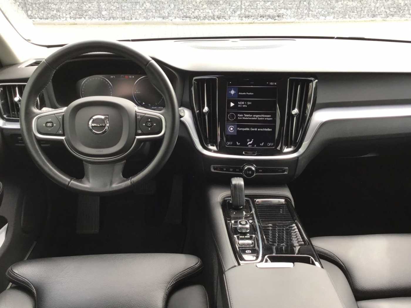 Volvo  T6 Momentum Pro AWD Cam Navi Leder