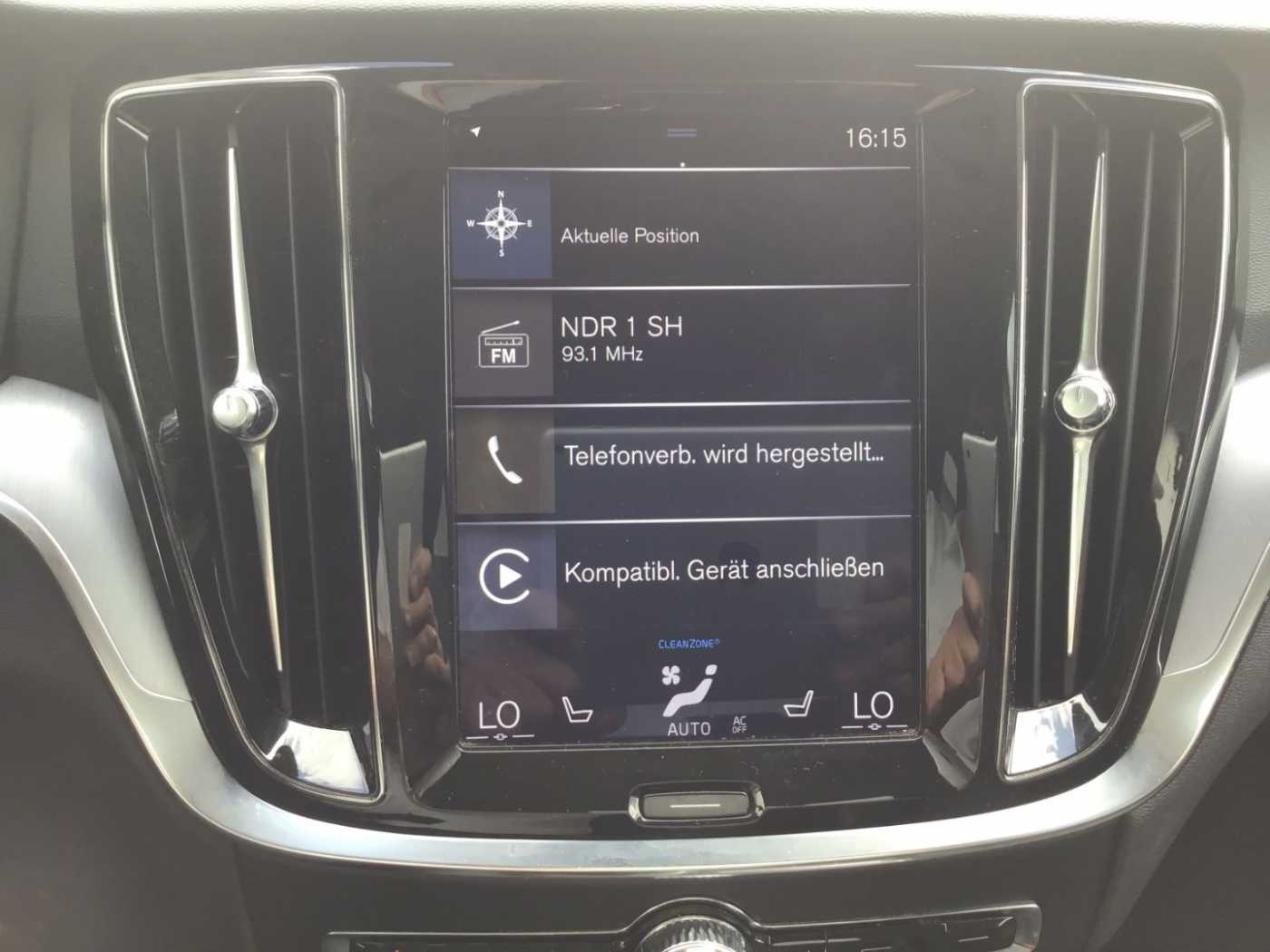 Volvo  T6 Momentum Pro AWD Cam Navi Leder