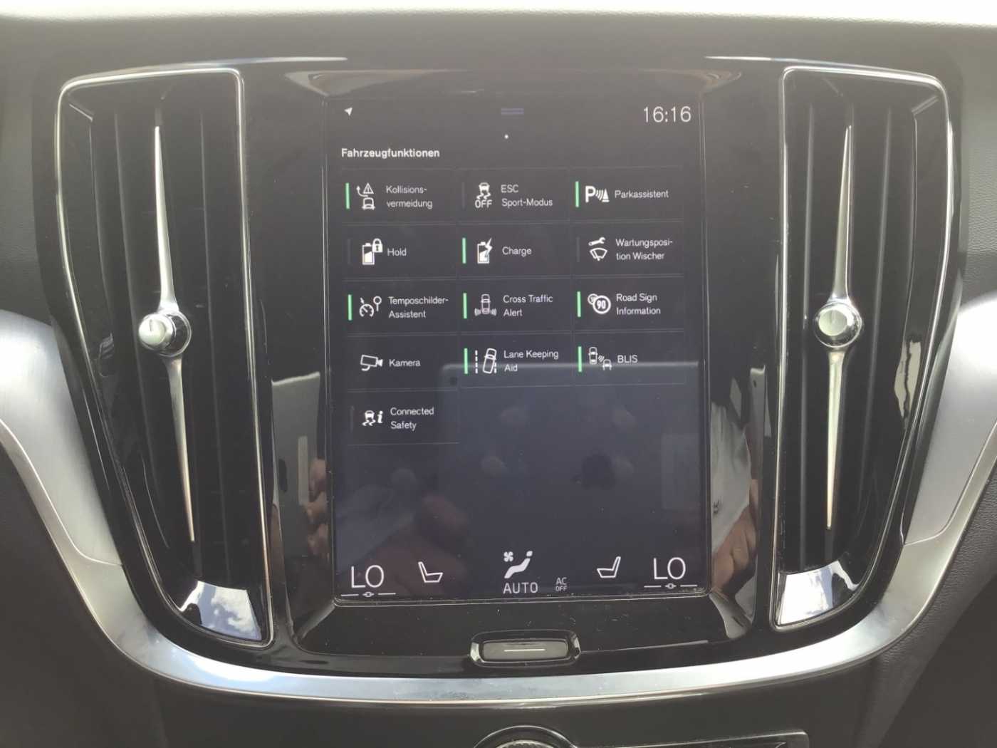 Volvo  T6 Momentum Pro AWD Cam Navi Leder