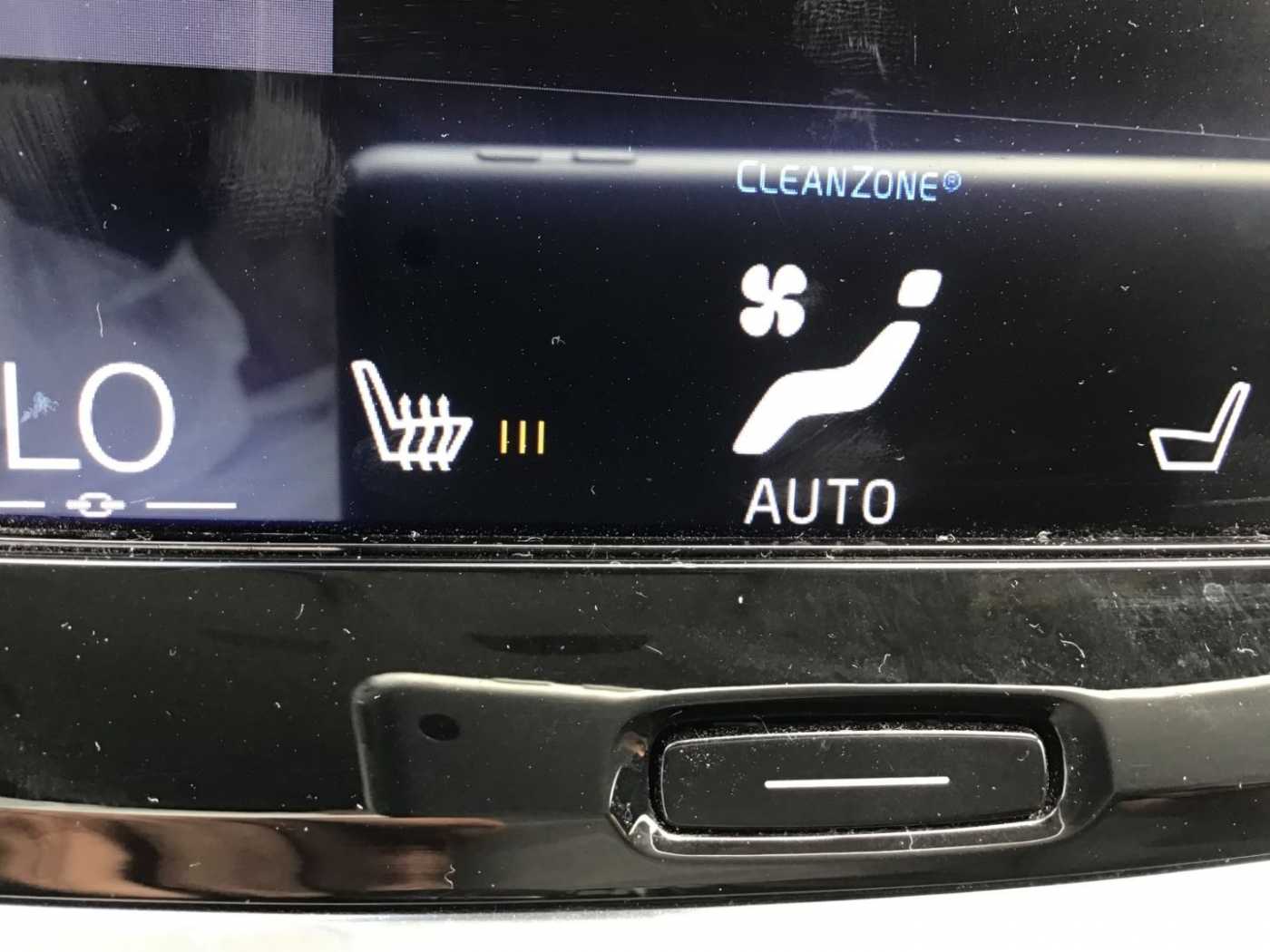 Volvo  T6 Momentum Pro AWD Cam Navi Leder