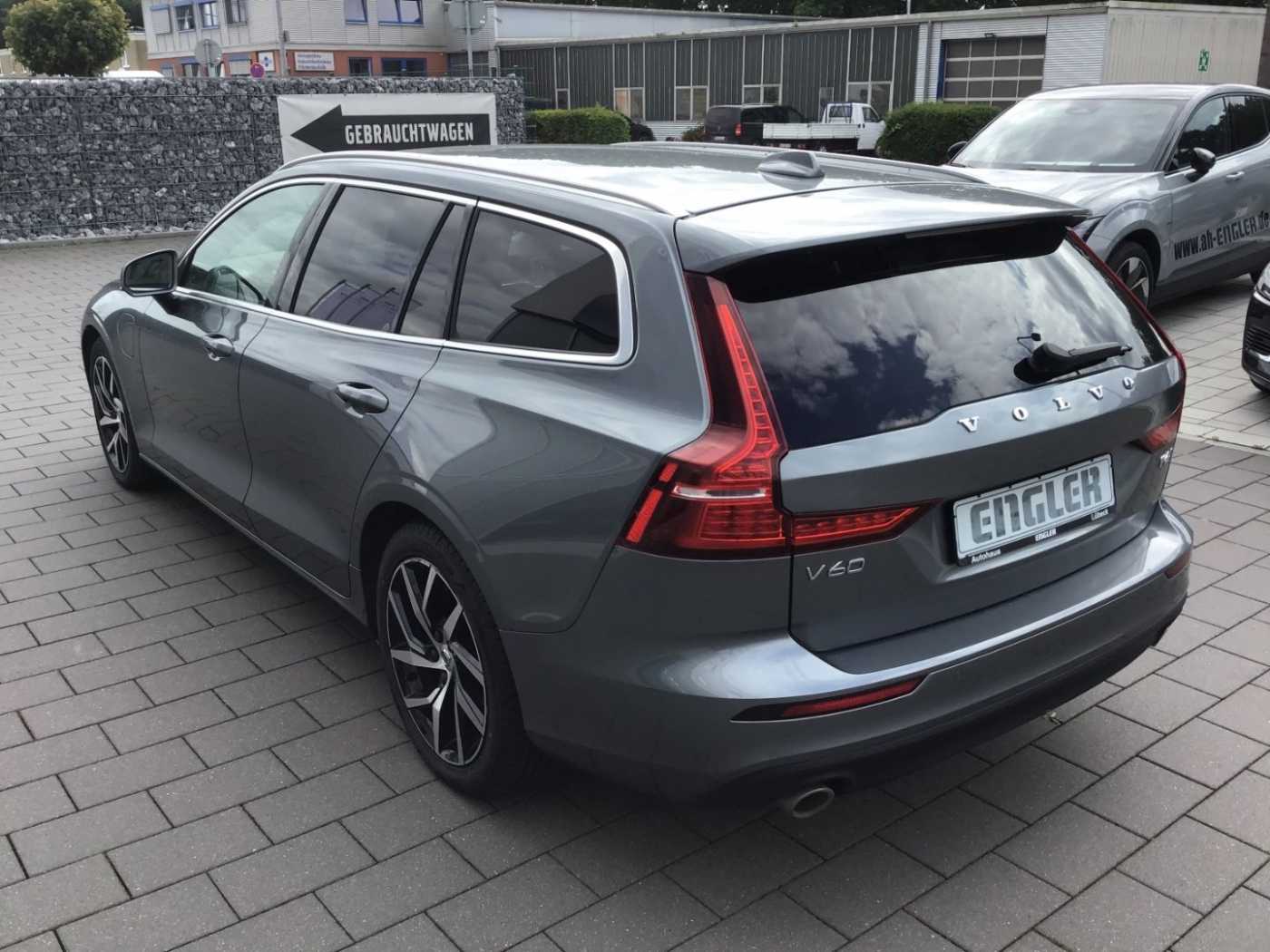 Volvo  T6 Momentum Pro AWD Cam Navi Leder
