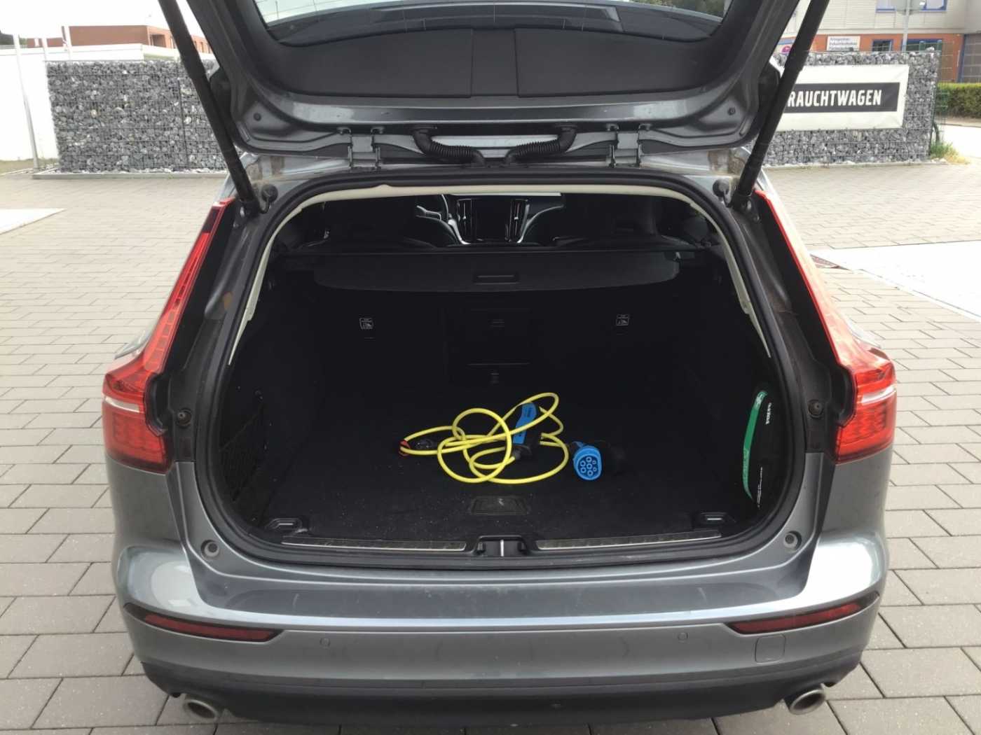 Volvo  T6 Momentum Pro AWD Cam Navi Leder