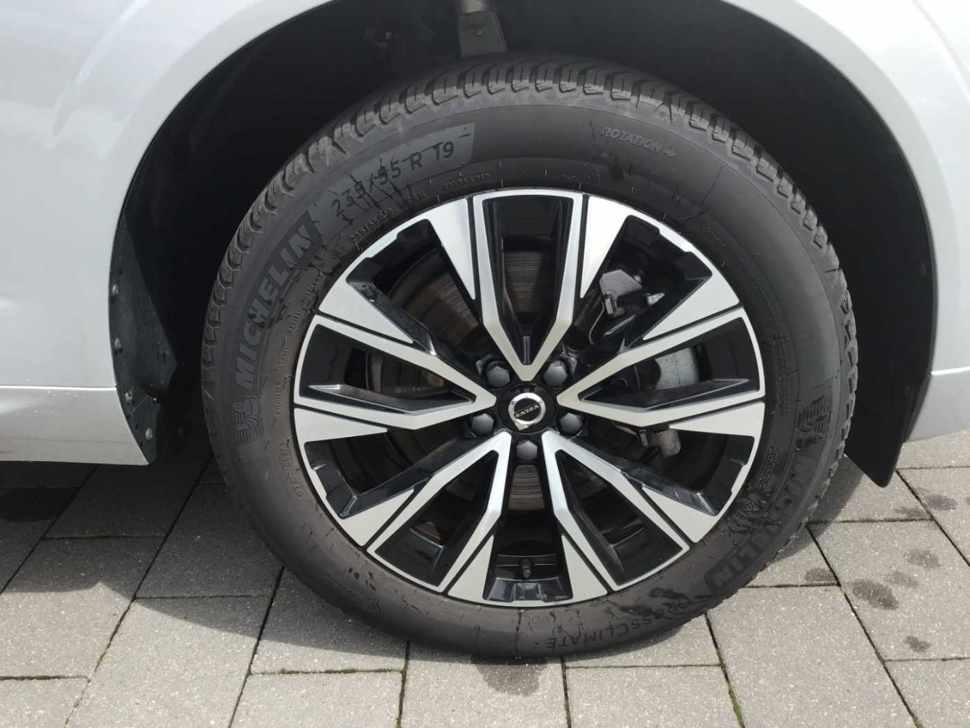 Volvo  B4 (Benzin) Plus Dark PanoDach Leder Allwet