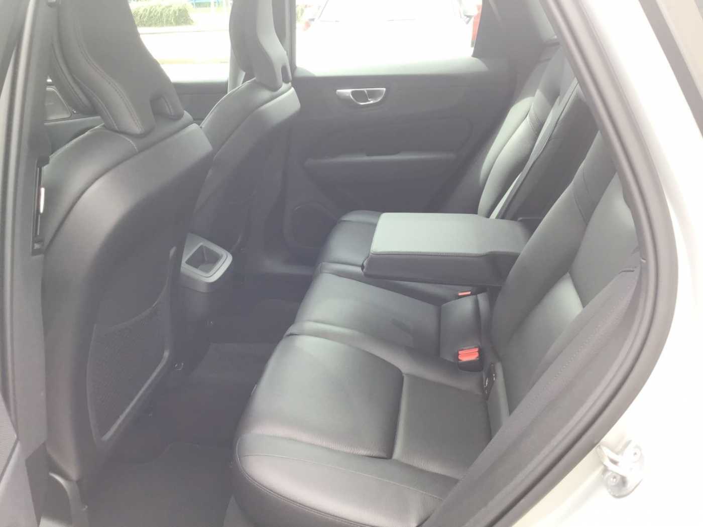 Volvo  B4 (Benzin) Plus Dark PanoDach Leder Allwet