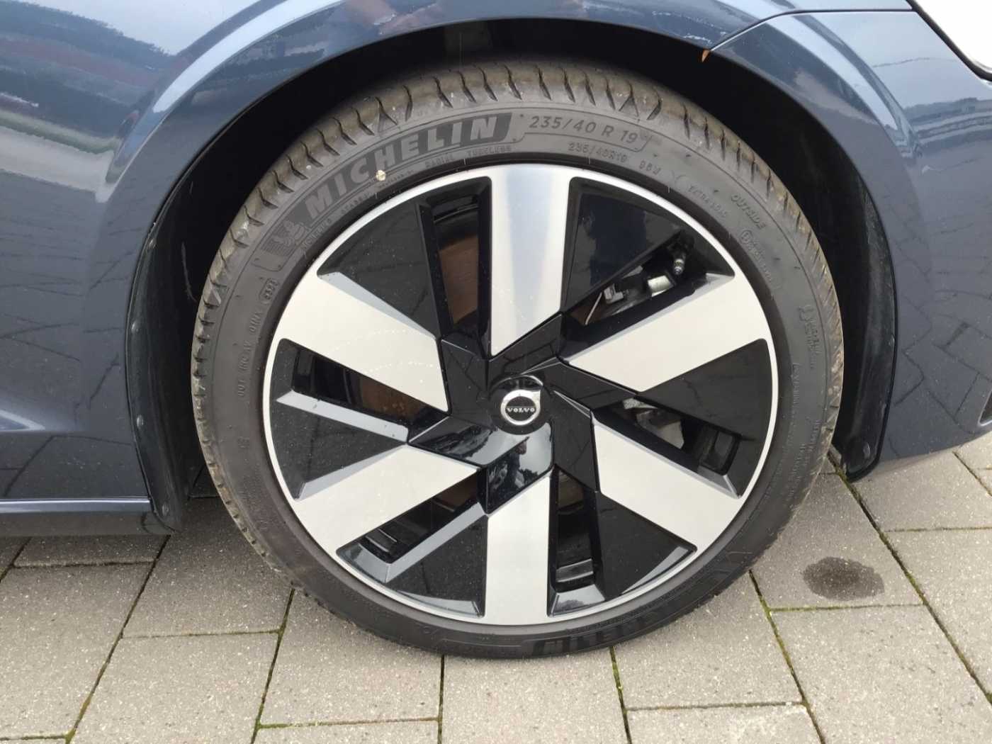 Volvo  T6 Plus Dark AWD Stdhzg. Licht-Paket