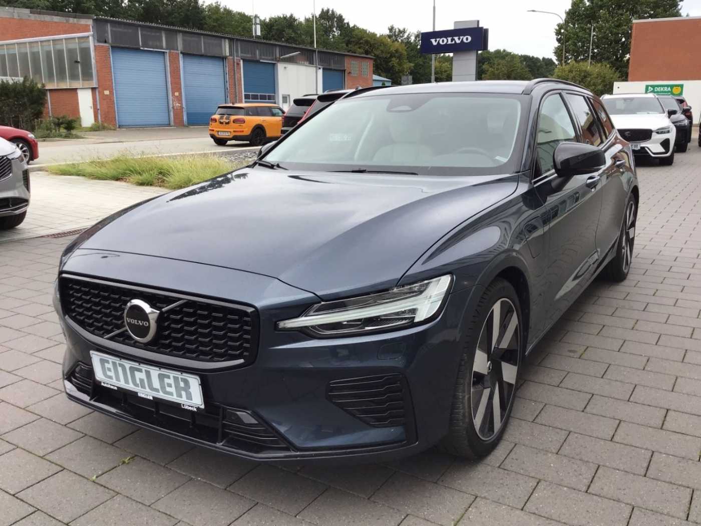 Volvo  T6 Plus Dark AWD Stdhzg. Licht-Paket