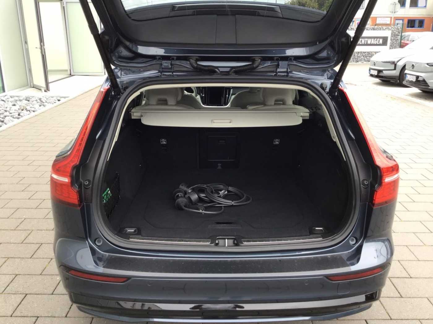 Volvo  T6 Plus Dark AWD Stdhzg. Licht-Paket