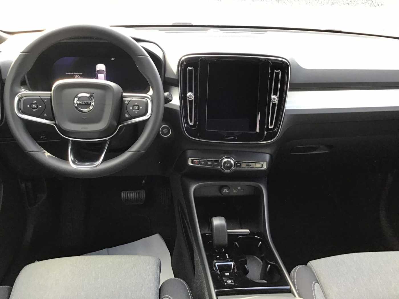 Volvo  B4 Plus Dark Harman-Kardon  WSS beheizt