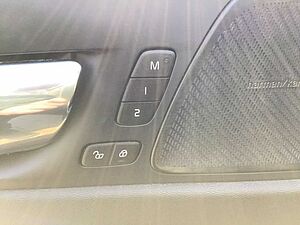 Volvo  D5 R-Design AWD Stdhzg. Navi HUD PanoDach