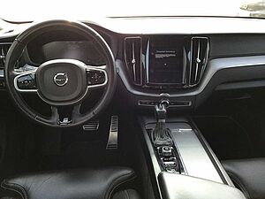 Volvo  D5 R-Design AWD Stdhzg. Navi HUD PanoDach