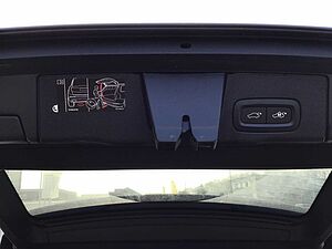 Volvo  D5 R-Design AWD Stdhzg. Navi HUD PanoDach