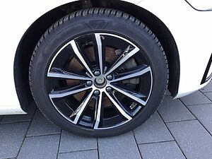 Volvo  T6 Plus Dark AWD Keyless Cam AHK