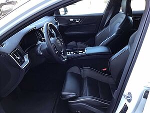 Volvo  T6 Plus Dark AWD Keyless Cam AHK