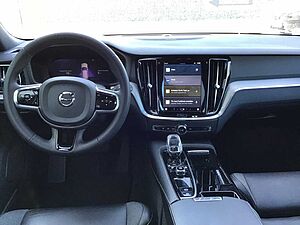 Volvo  T6 Plus Dark AWD Keyless Cam AHK