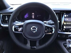 Volvo  T6 Plus Dark AWD Keyless Cam AHK