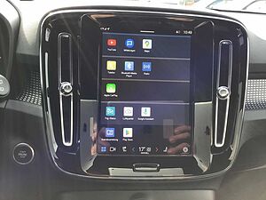 Volvo  B3 (Benzin) Plus Dark Keyless Navi Cam