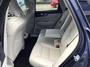 Volvo  B4 (Diesel) Plus Dark Navi Nebel Cam Leder