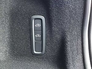 Volvo  B4 (Diesel) Plus Dark Navi Nebel Cam Leder