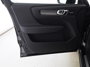 Volvo  B4 (Benzin) Ultra Dark PanoDach Keyless Cam