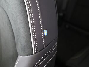 Volvo  B4 (Benzin) Ultra Dark PanoDach Keyless Cam