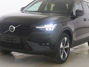 Volvo  B4 (Benzin) Ultra Dark PanoDach Keyless Cam