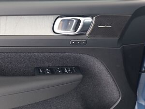 Volvo  B3 (Benzin) Plus Dark PanoDach Leder Cam