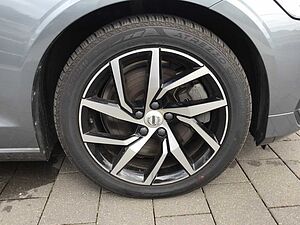 Volvo  T6 Momentum Pro AWD Cam Navi Leder