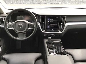 Volvo  T6 Momentum Pro AWD Cam Navi Leder