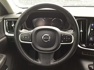 Volvo  T6 Momentum Pro AWD Cam Navi Leder