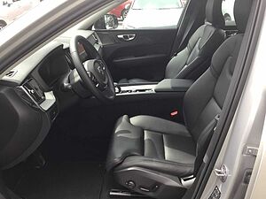 Volvo  B4 (Benzin) Plus Dark PanoDach Leder Allwet