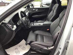 Volvo  B4 (Diesel) Plus Dark 360° Cam Navi Leder