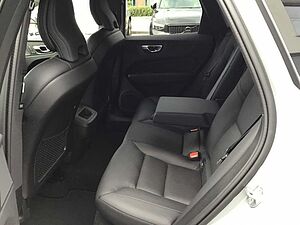 Volvo  B4 (Diesel) Plus Dark 360° Cam Navi Leder