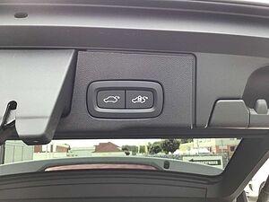 Volvo  B4 (Diesel) Plus Dark 360° Cam Navi Leder