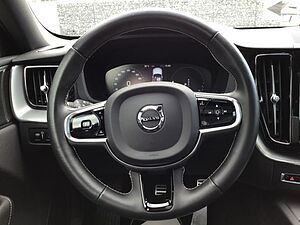 Volvo  T8 R-Design AWD Cam HUD PanoDach AHK