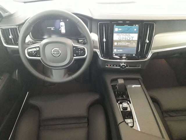 Volvo  Plus B4 D AWD Aut. +activeLED