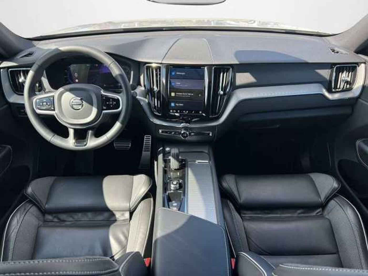 Volvo  B4 D Mild-Hybrid R Design Autom. /DAB+