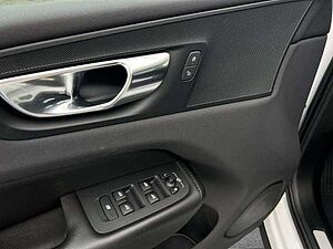 Volvo  B4 Momentum Pro 2WD Geartronic/Keyless