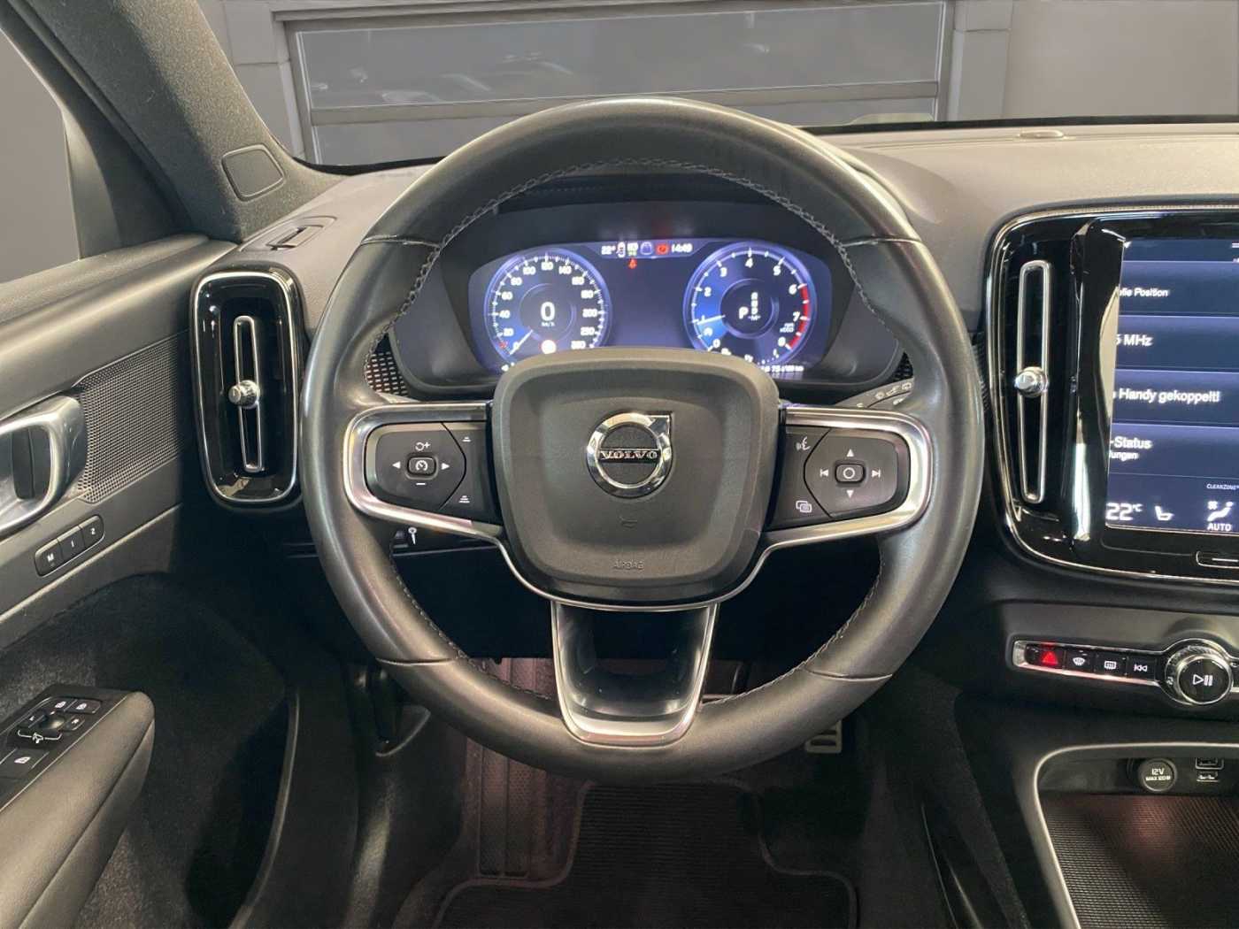 Volvo  T3- R Design AHK AUT Kam. Navi Virtual LED