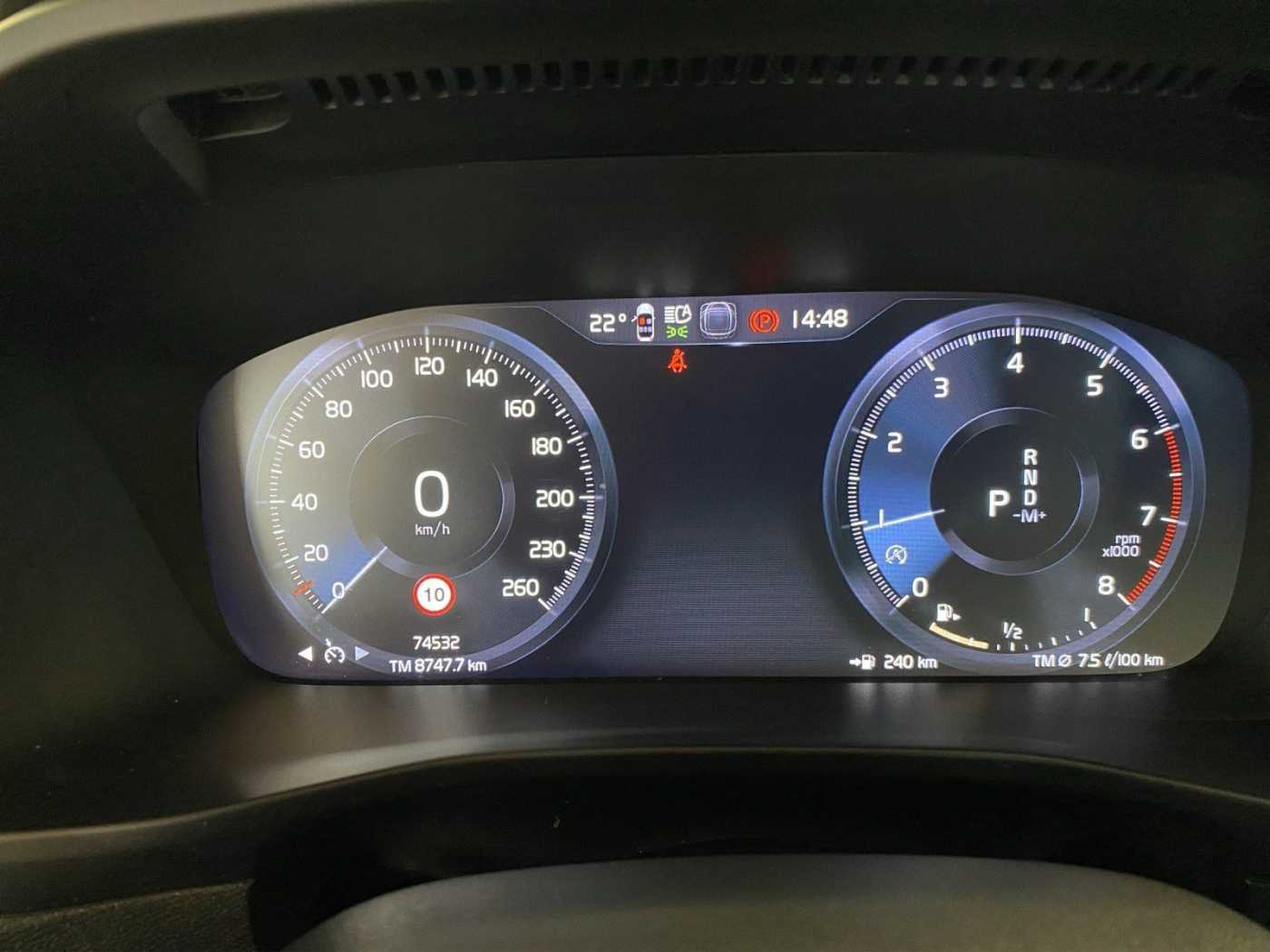 Volvo  T3- R Design AHK AUT Kam. Navi Virtual LED